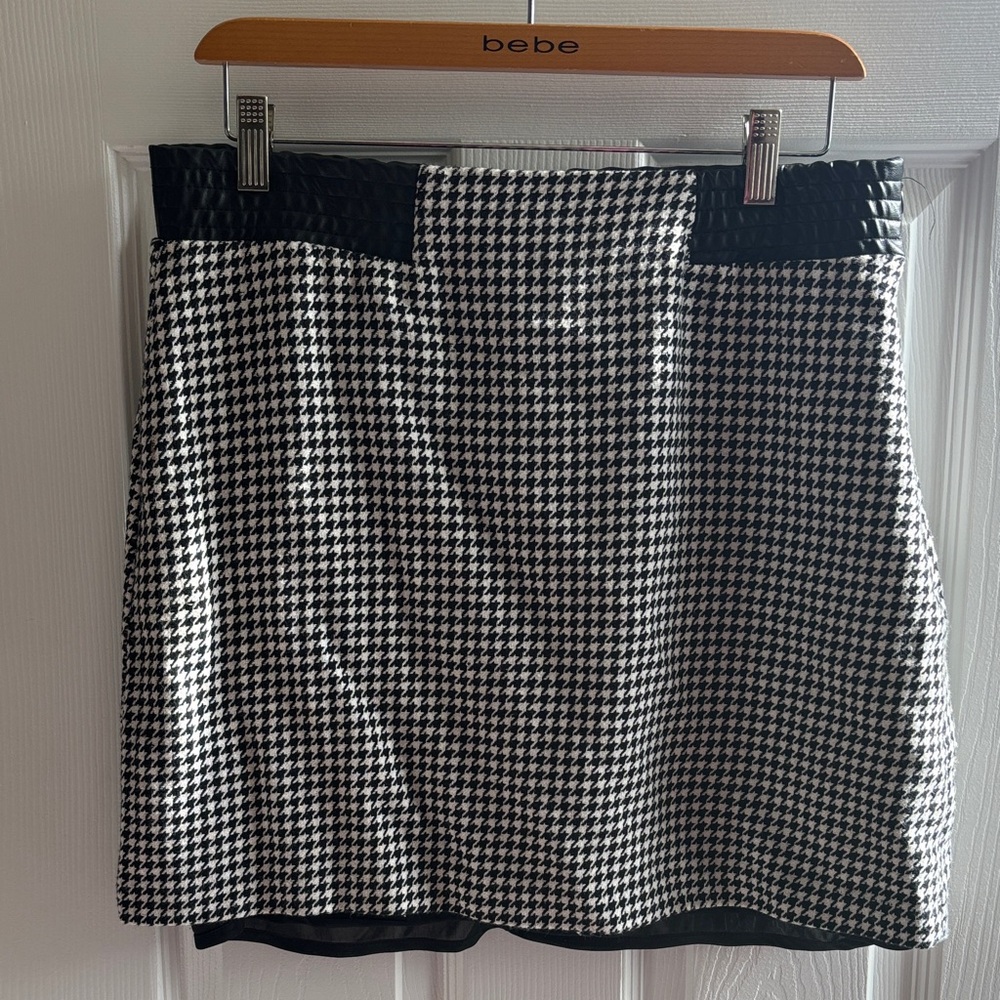 Zara Black and White Houndstooth Mini Skirt